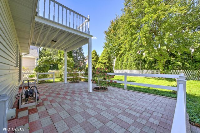 10 Mayflower Road, Vernon Hills, IL 60061