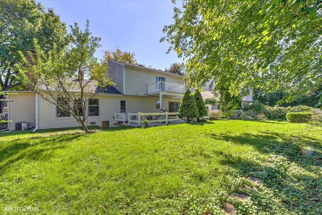 10 Mayflower Road, Vernon Hills, IL 60061