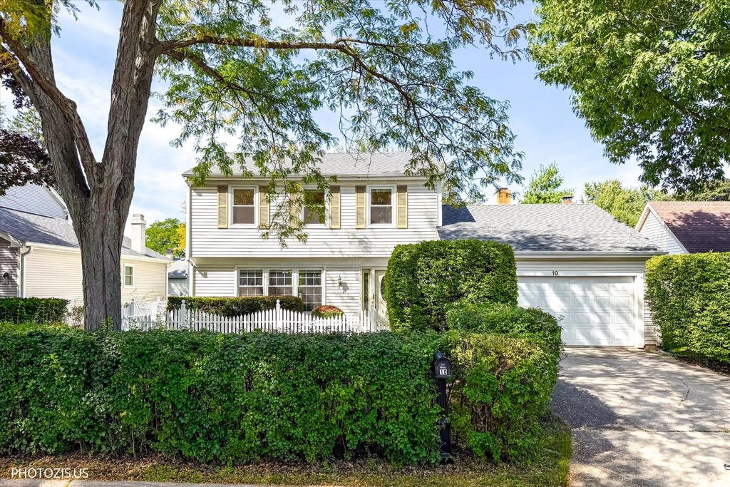 10 Mayflower Road, Vernon Hills, IL 60061