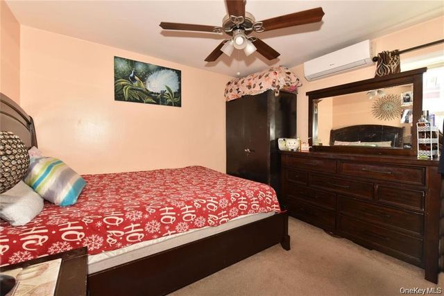 542 east meadow, Hempstead, NY 11554