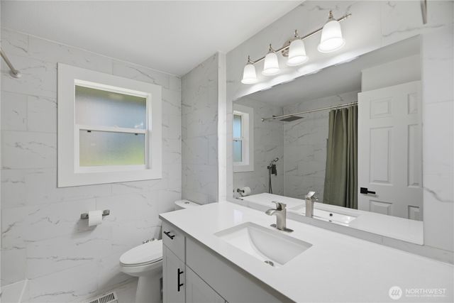 3404 NE 11th Place, Renton, WA 98056