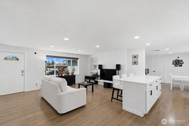 3404 NE 11th Place, Renton, WA 98056