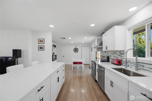 3404 NE 11th Place, Renton, WA 98056