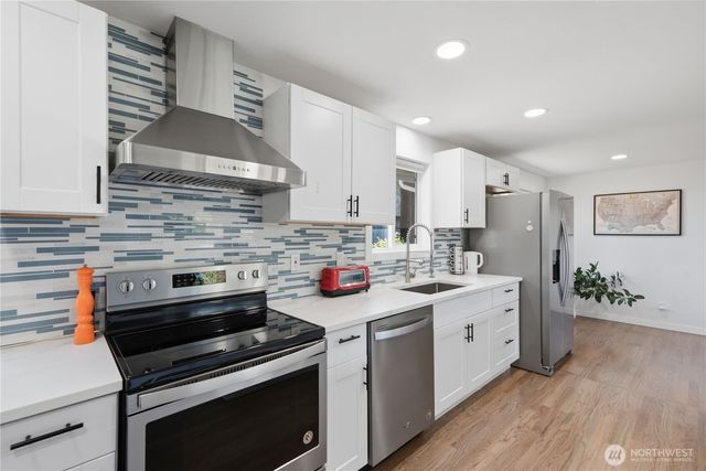 3404 NE 11th Place, Renton, WA 98056
