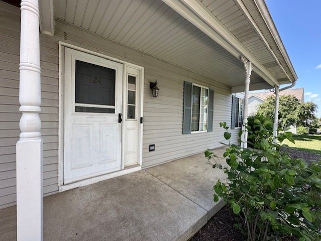 124 Village Creek Drive, Lake In The Hills, IL 60156