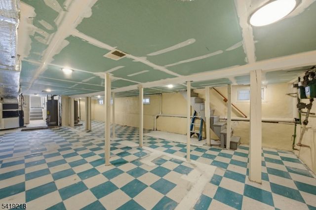 216 Delaware St, Elizabeth City, NJ 07206