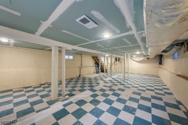 216 Delaware St, Elizabeth City, NJ 07206