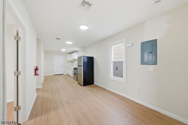 216 Delaware St, Elizabeth City, NJ 07206