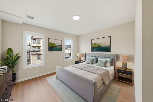 216 Delaware St, Elizabeth City, NJ 07206