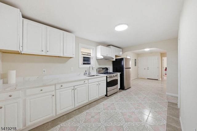 216 Delaware St, Elizabeth City, NJ 07206