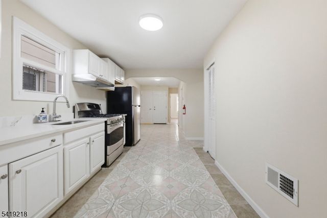 216 Delaware St, Elizabeth City, NJ 07206