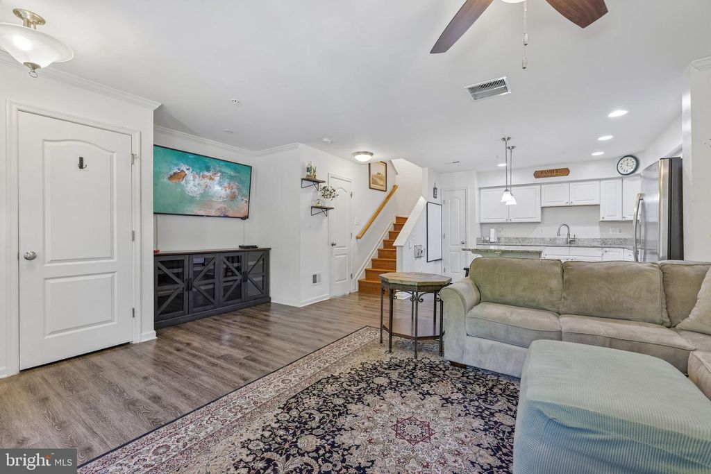 Image 10 of property listing at 1828 CASSANDRA DR #145, Eldersburg, MD 21784