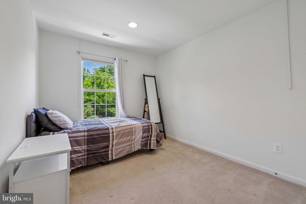 Image 28 of property listing at 1828 CASSANDRA DR #145, Eldersburg, MD 21784
