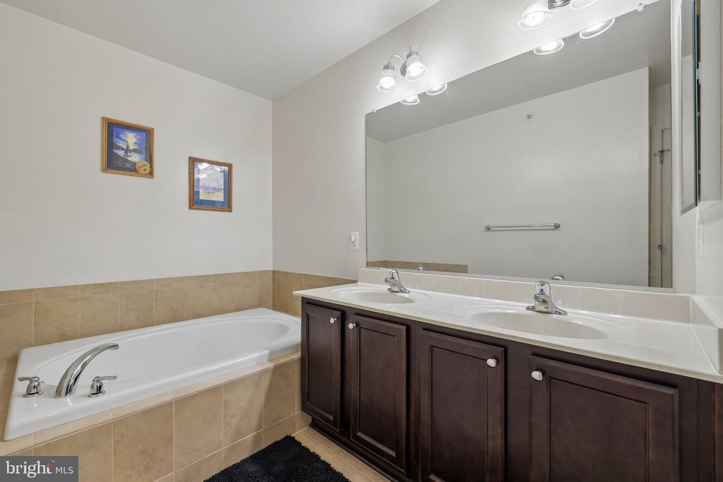 Image 5 of property listing at 1828 CASSANDRA DR #145, Eldersburg, MD 21784
