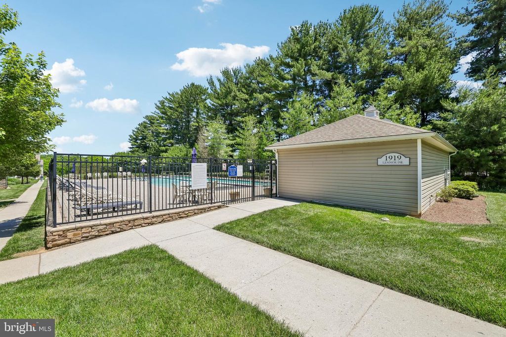 Image 6 of property listing at 1828 CASSANDRA DR #145, Eldersburg, MD 21784