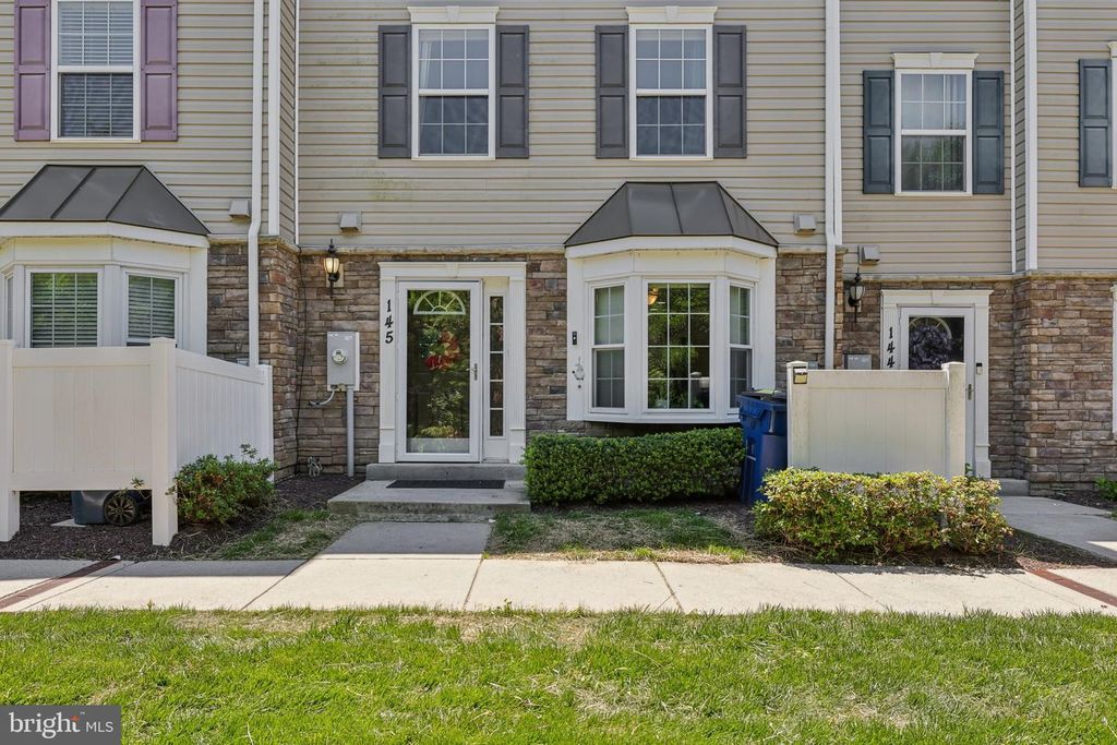 Image 8 of property listing at 1828 CASSANDRA DR #145, Eldersburg, MD 21784