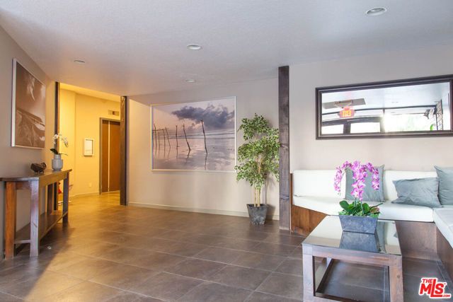 1271 Granville Avenue 202, Los Angeles, CA 90025