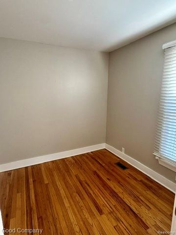525 E 5TH Street A, Royal Oak, MI 48067