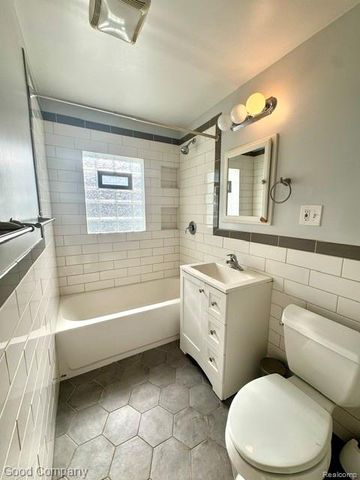 525 E 5TH Street A, Royal Oak, MI 48067