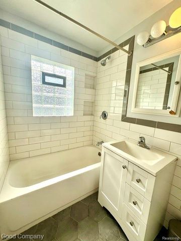 525 E 5TH Street A, Royal Oak, MI 48067