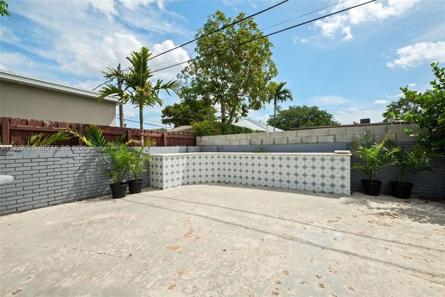 281 Pocatella St, Miami Springs, FL 33166