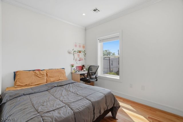31 Patterson St, Harrison Town, NJ 07029