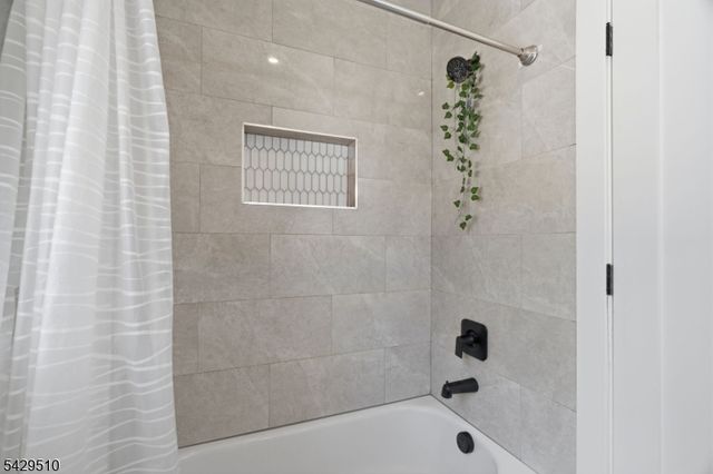 31 Patterson St, Harrison Town, NJ 07029