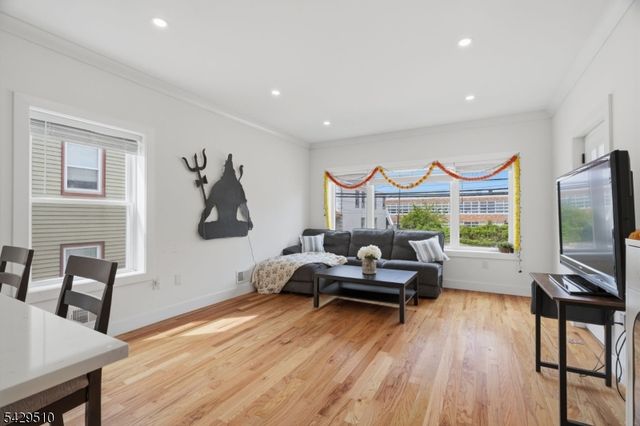 31 Patterson St, Harrison Town, NJ 07029