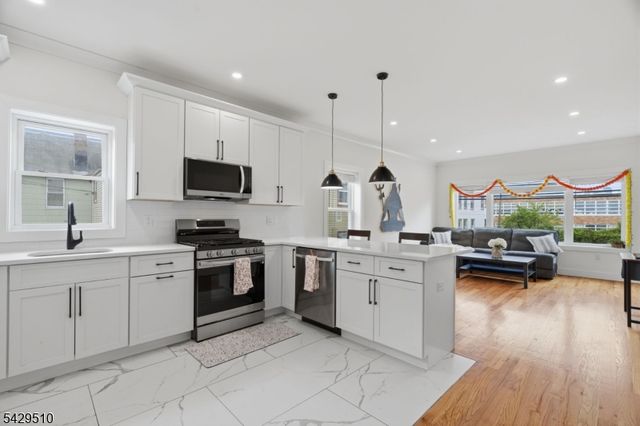 31 Patterson St, Harrison Town, NJ 07029