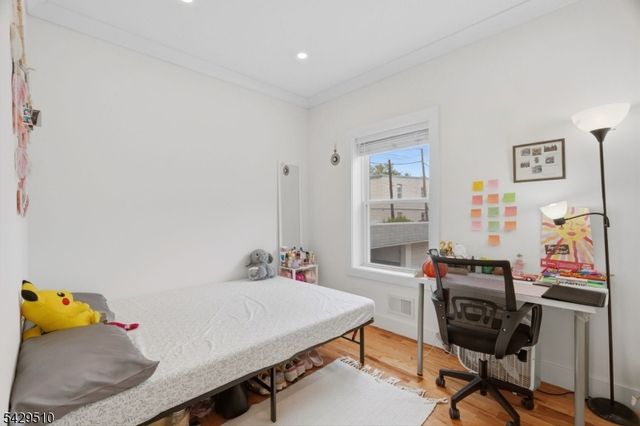 31 Patterson St, Harrison Town, NJ 07029