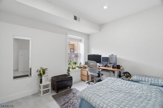 31 Patterson St, Harrison Town, NJ 07029