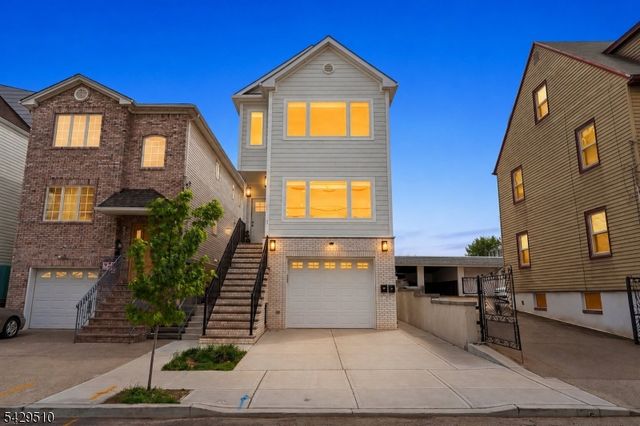 31 Patterson St, Harrison Town, NJ 07029