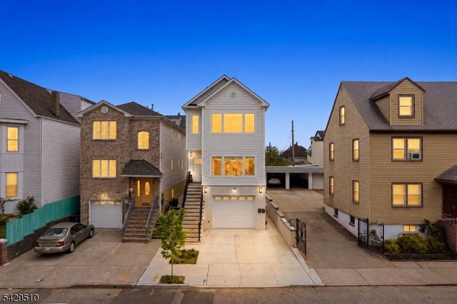31 Patterson St, Harrison Town, NJ 07029