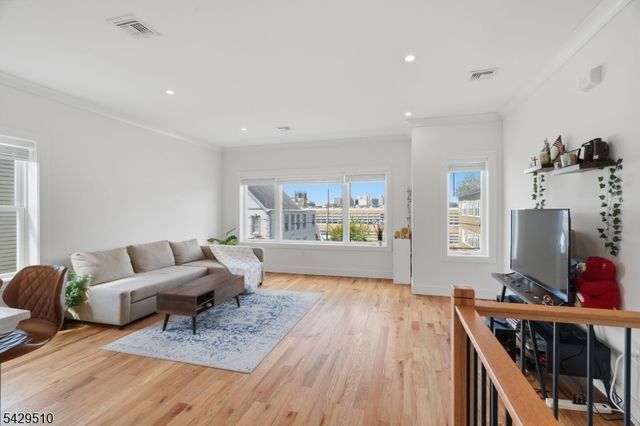 31 Patterson St, Harrison Town, NJ 07029