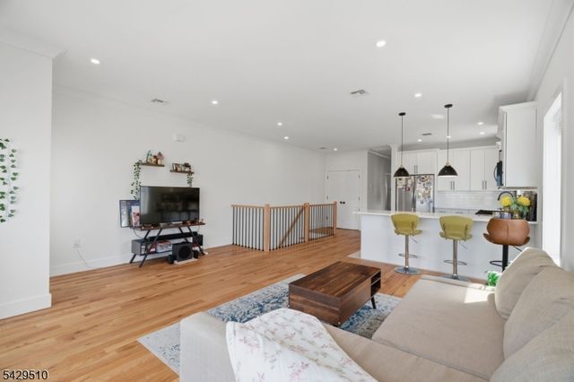 31 Patterson St, Harrison Town, NJ 07029