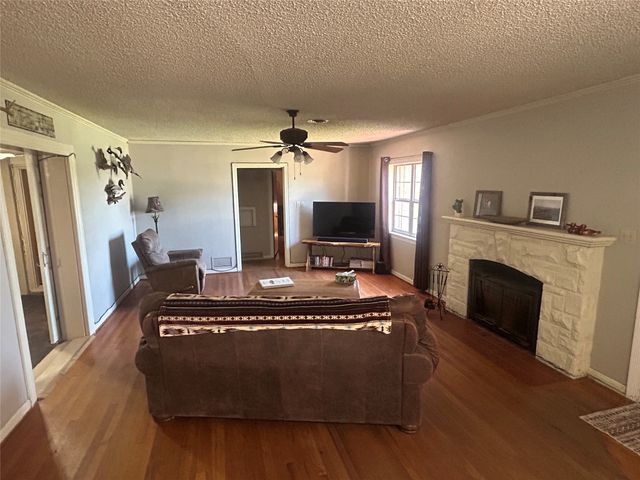 408 South Street, Throckmorton, TX 76483