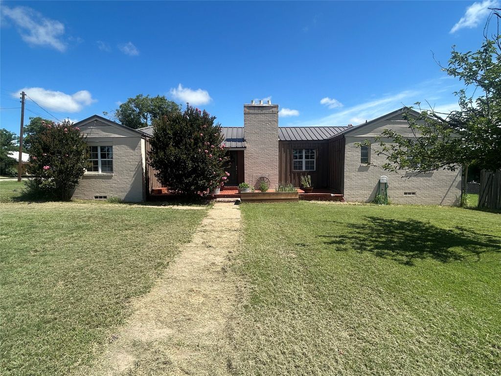 408 South Street, Throckmorton, TX 76483