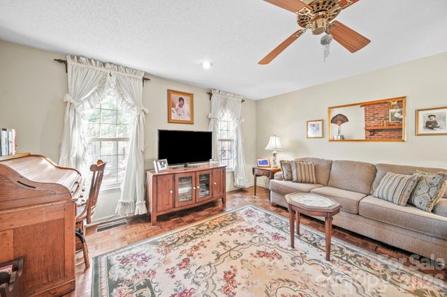 219 Williamsburg Lane, Wadesboro, NC 28170