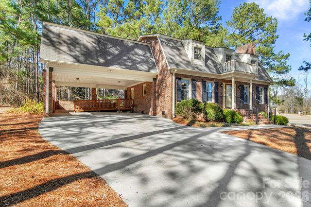 219 Williamsburg Lane, Wadesboro, NC 28170