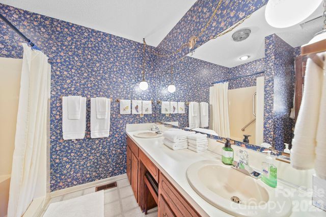 219 Williamsburg Lane, Wadesboro, NC 28170