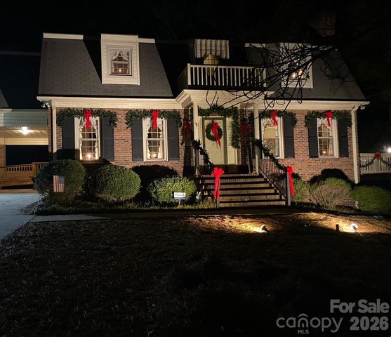 219 Williamsburg Lane, Wadesboro, NC 28170