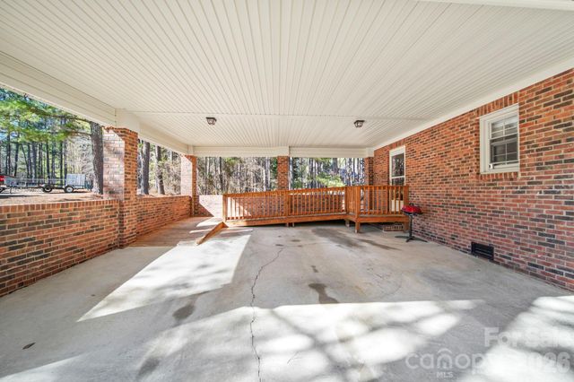 219 Williamsburg Lane, Wadesboro, NC 28170