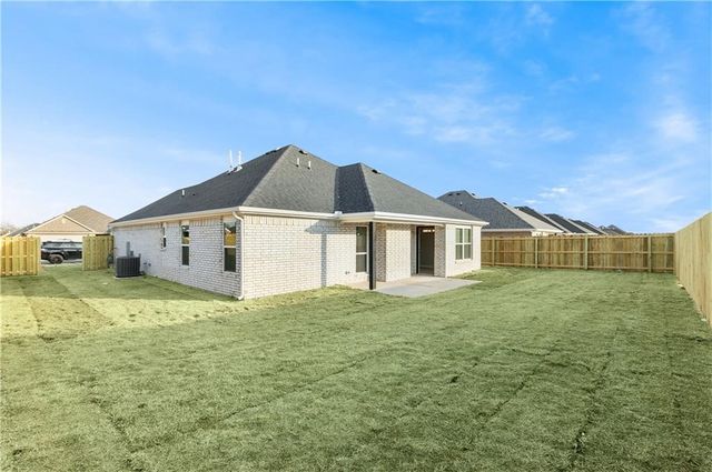 410 Peach Avenue, Centerton, AR 72719