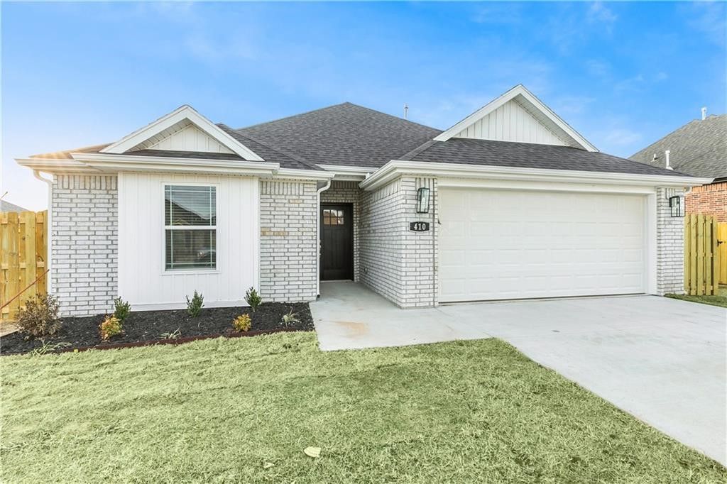 410 Peach Avenue, Centerton, AR 72719