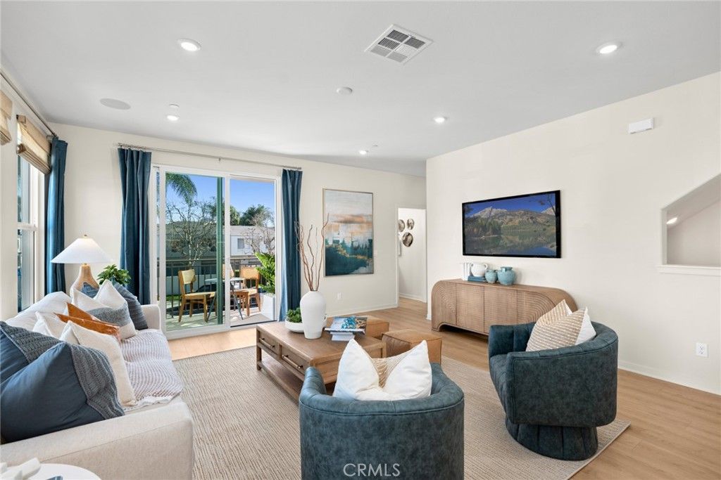 Image 5 of property listing at 664 E Fourth Street, Pomona, CA 91766