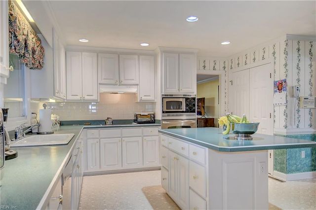 1208 Masters ROW, Chesapeake, VA 23320