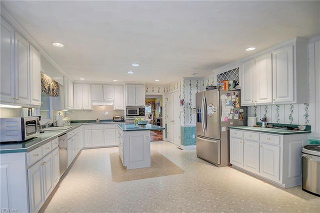 1208 Masters ROW, Chesapeake, VA 23320
