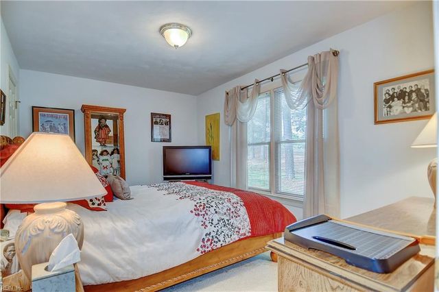 1208 Masters ROW, Chesapeake, VA 23320