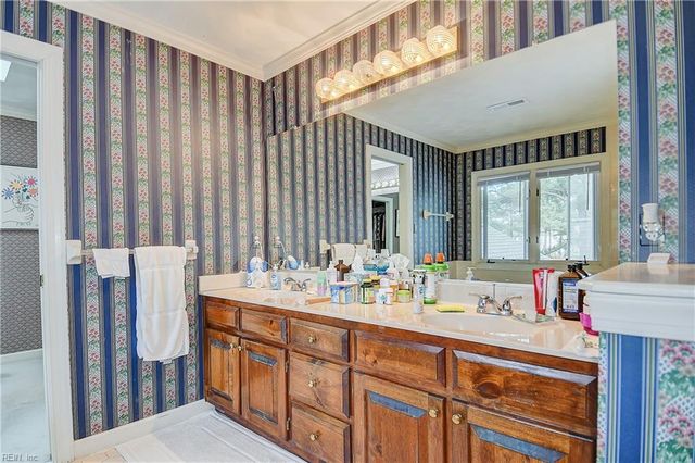 1208 Masters ROW, Chesapeake, VA 23320