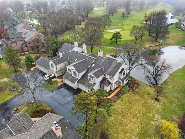 962 Shoreline Road 898, Lake Barrington, IL 60010